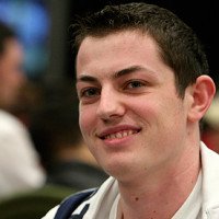 Hva driver Tom Dwan med?