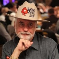 Tom McEvoy selger WSOP-armbåndet sitt